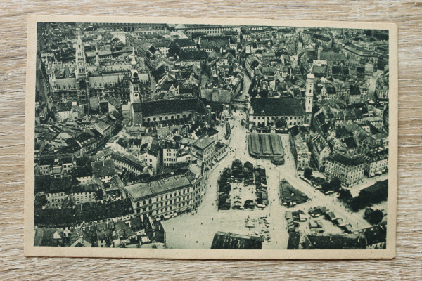 AK München / 1915-1930er Jahre / Luftbild Flugzeugaufnahme / Viktualienmarkt Stände Marktplatz Halle Straßen